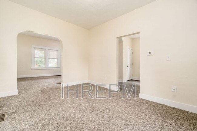 Building Photo - 977 Ellsworth Ave