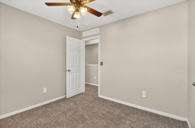 Building Photo - 2110 Encino Dr