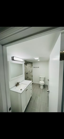 Bathroom - 31 Stowers St