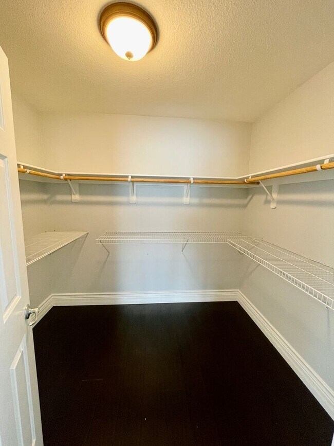 Building Photo - BEAUTIFUL HOME IN RHODES RANCH GUARD GATED COMMUNITY! AMMENITIES INCLUDE COMMUNITY BASKETBALL COU...