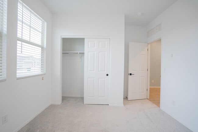 Building Photo - 46870 W Cansados Rd