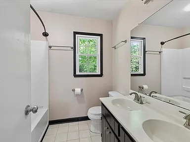 Building Photo - 1954 Celia Crescent