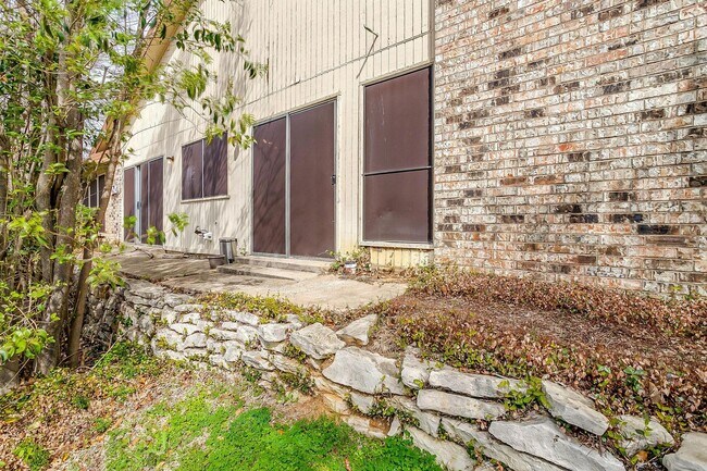 Building Photo - 5947 Chimney Wood Cir