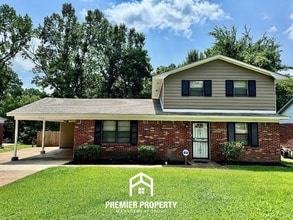 Building Photo - 3BR/2BA Memphis Rental with Hardwood Floors & Open Kitchen Layout