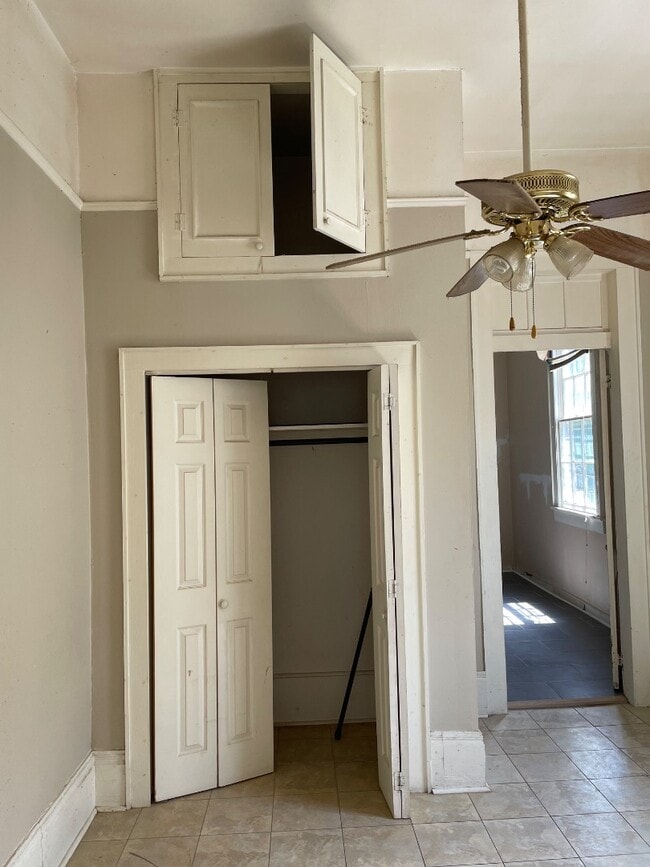 Building Photo - 922 N Roman St