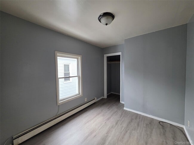 Building Photo - 190 Winnikee Ave