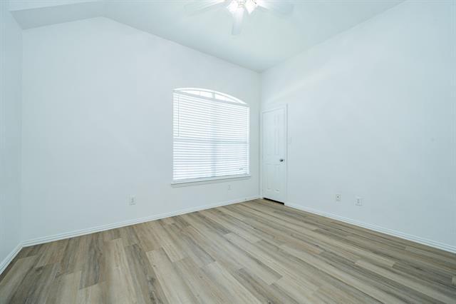 Building Photo - 910 Crater Lake Ct