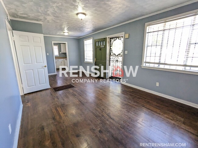 Building Photo - Accepting Section 8 Vouchers - 1891 Clover...
