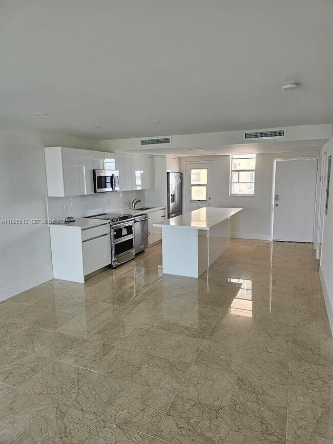 Building Photo - 2905 Point E Dr