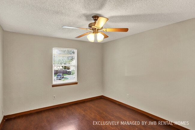 Building Photo - 11711 Tanager Dr