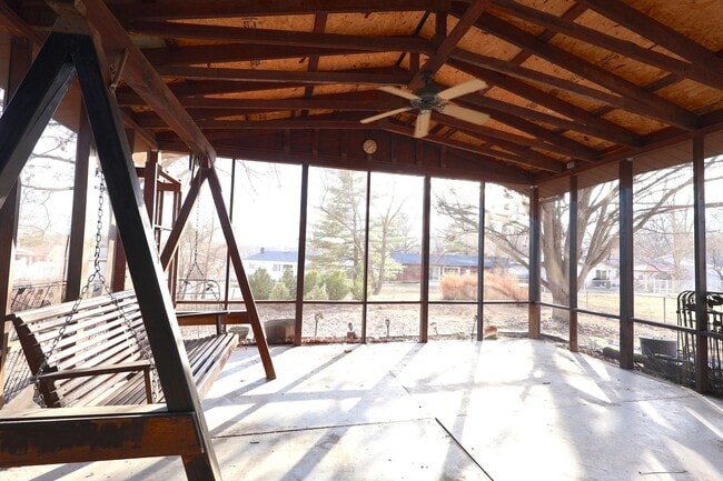 Building Photo - Charming 3-Bed, 2-Bath Home with 2 Car Garage & Covered Patio