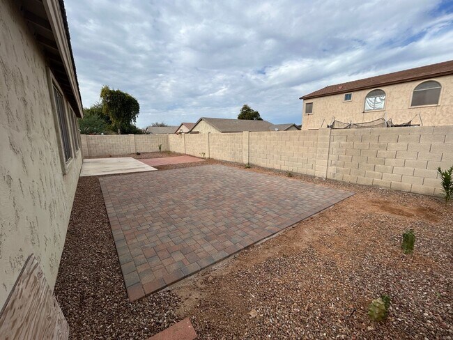 Building Photo - 2202 W Carter Rd