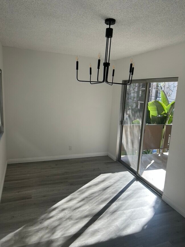 Dining Room - 1841 N Fuller Ave