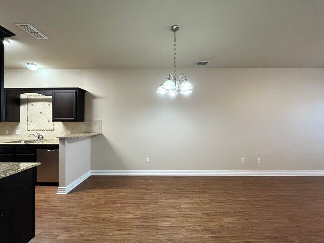 Building Photo - 319 Princess Place