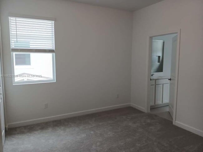 Building Photo - 519 Rivergrass St