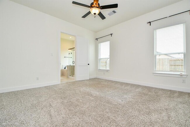 Building Photo - 7319 Bayberry Crescent Ln