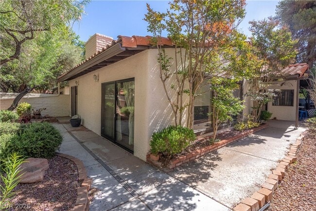 Building Photo - 2204 Plaza Del Robles