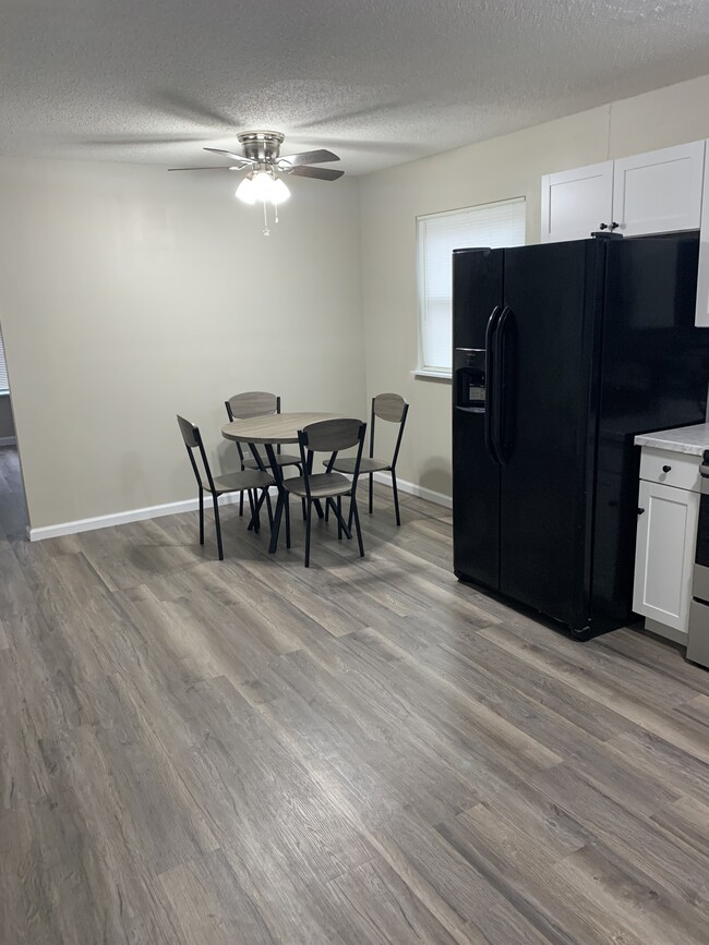 Building Photo - 8306 Woodview Dr E