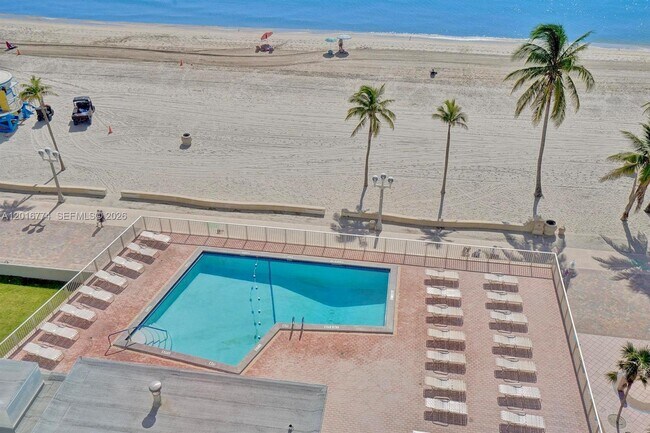 Building Photo - 3111 N Ocean Dr