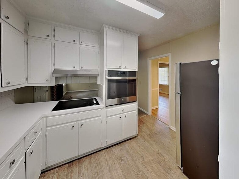 Building Photo - 5676 Crestwood Dr SW