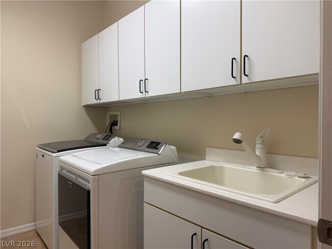 Building Photo - 848 S Paseo Rocoso Pl