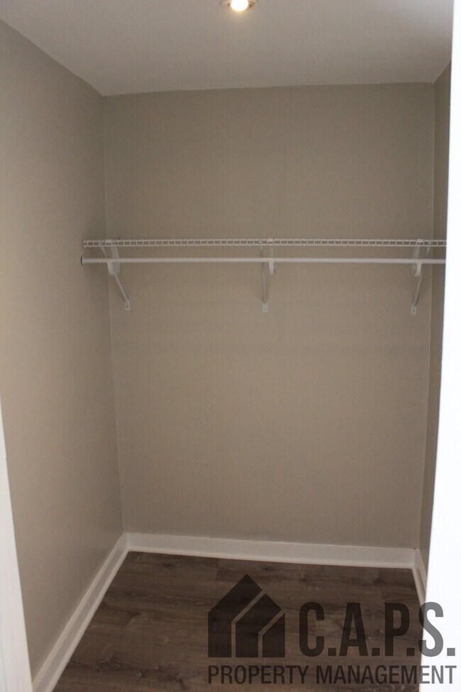 Building Photo - Move in Ready!