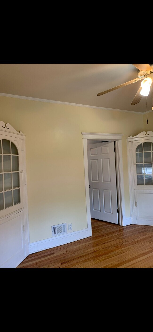 Building Photo - 1152 Lyman Ave