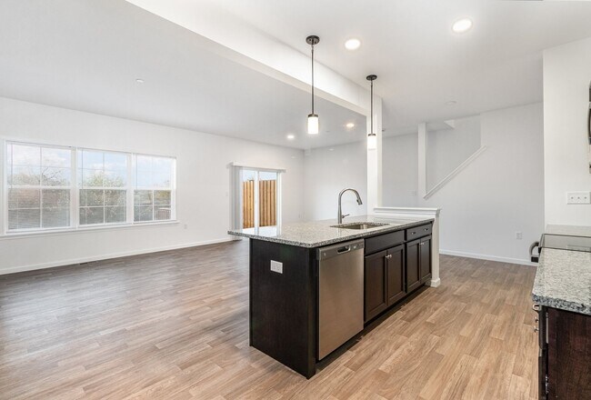 Building Photo - 7870 Briarwood Dr