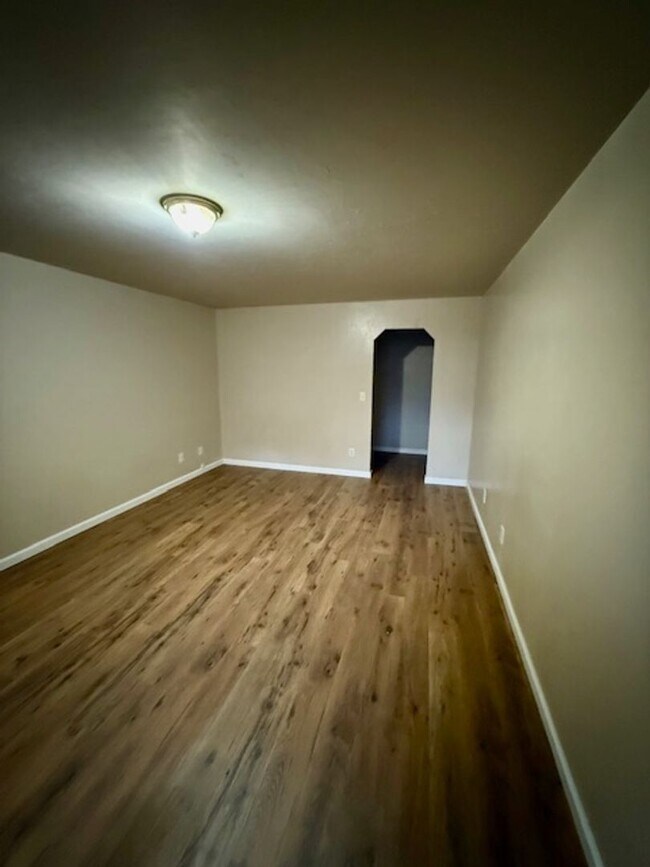 Building Photo - 3 Bedroom, 2 Bathroom 4-Plex