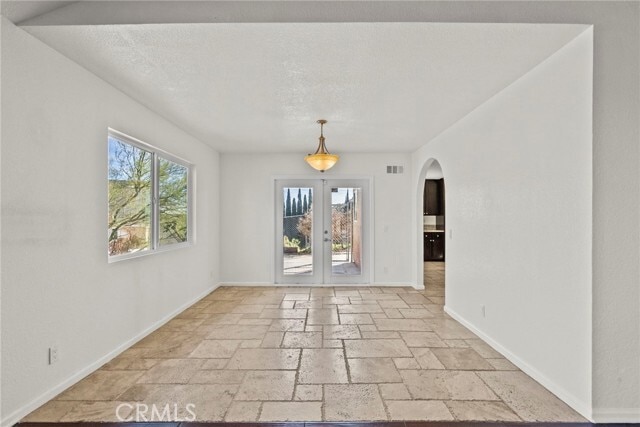 Building Photo - 1138 Lakeview Dr