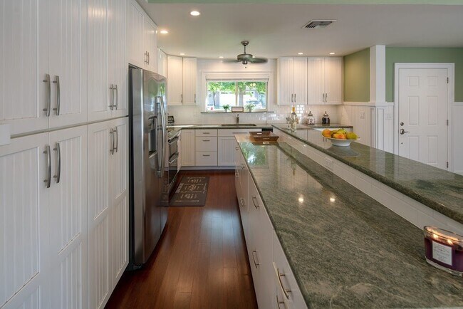 Building Photo - Beautiful Upgraded Single Family Home