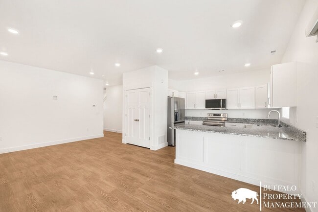 Building Photo - Beautiful brand new luxury 3 Bedroom 2.5 B...