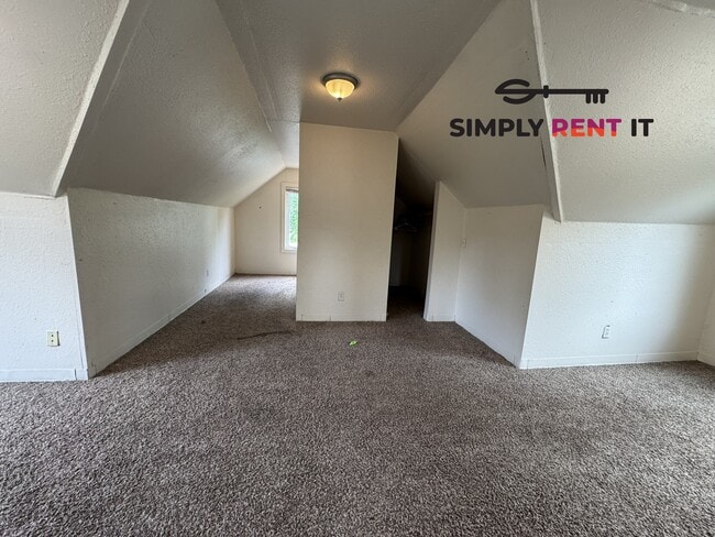 Building Photo - Short-Term, 4 Bed, Avail Now! Through July 2026 Only