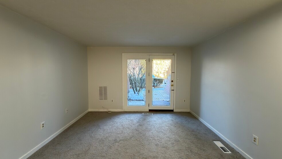 Building Photo - 189 Littleton Rd