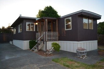 Building Photo - Sweet in-town mobile, very cute 1 bedroom