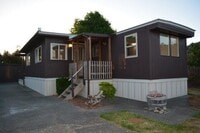 Building Photo - Sweet in-town mobile, very cute 1 bedroom ...