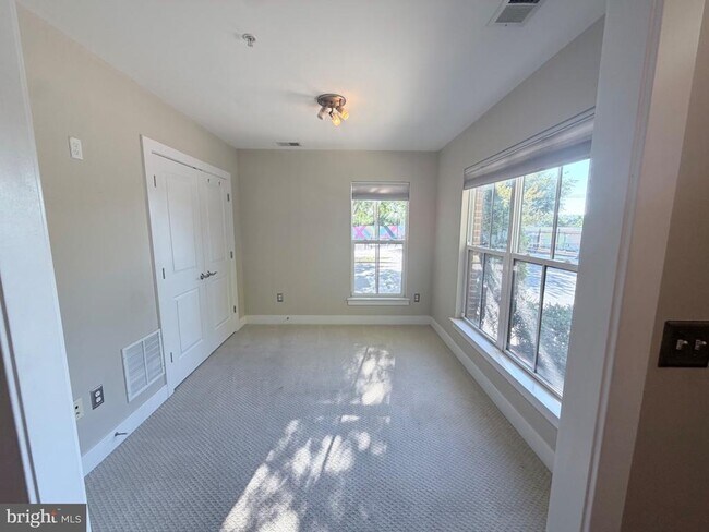 Building Photo - 4560 Longfellow St