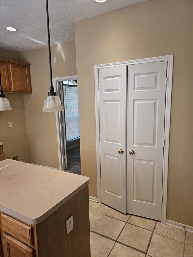 Building Photo - 12111 N Brenton Knoll Dr