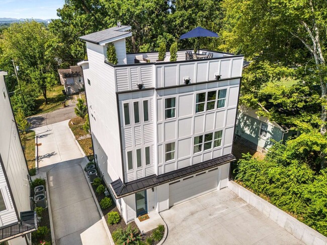 Building Photo - Prestine & Partially Furnished North Nashv...