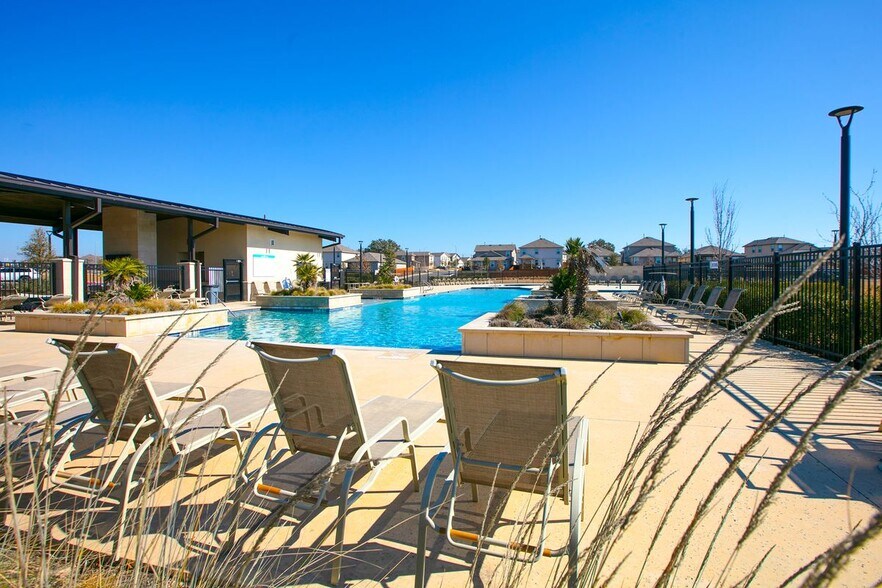 Building Photo - 5035 Punch Shot