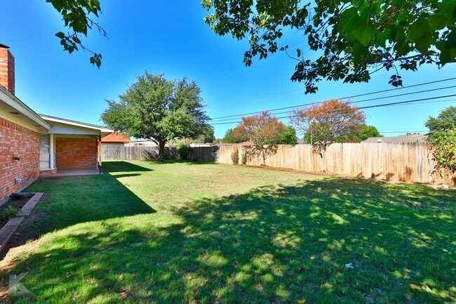 Building Photo - Complete RENOVATION only a few years ago!  Large bedrooms!