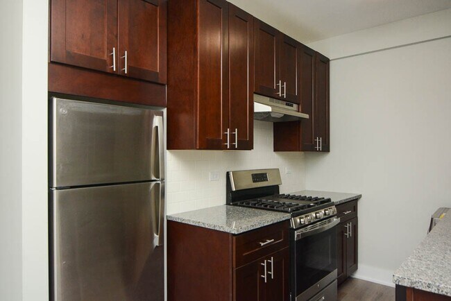 Building Photo - 728 St Johns Ave