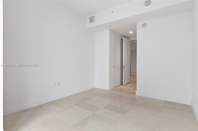 Building Photo - 700 NE 26th Terrace