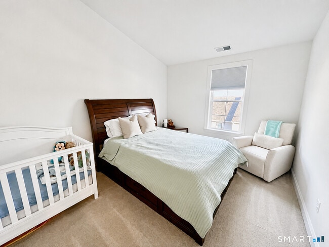 Building Photo - 14 E Cross Trail