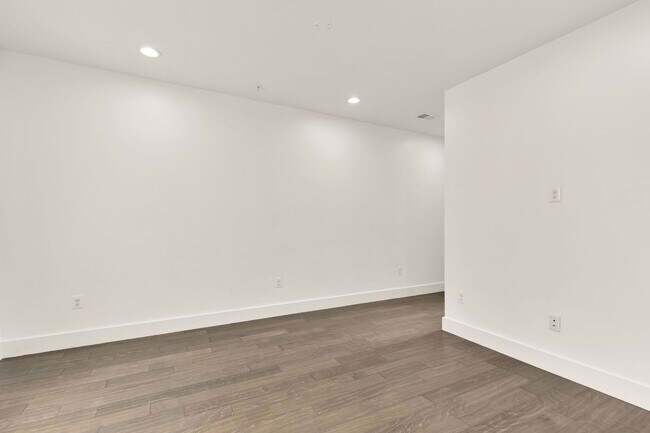 Building Photo - Beautiful 2 Bed/2 Bath in Petworth