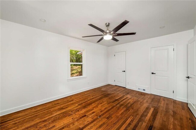 Building Photo - 1774 Laurelwood Dr SW