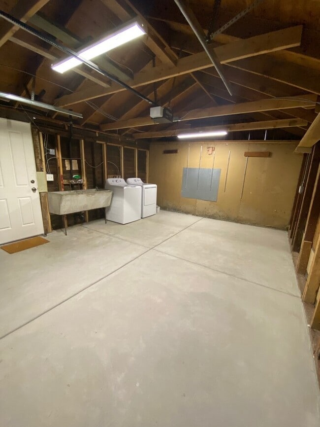 Building Photo - Beautiful 2bd/1ba 878 sq. ft. property located in Midtown Sacramento!