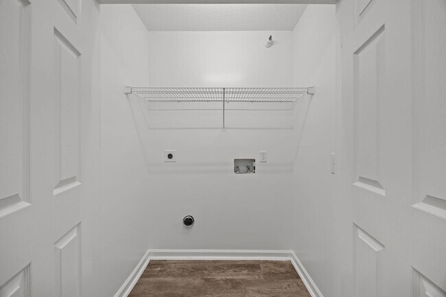 Building Photo - Two Bedroom Apartment