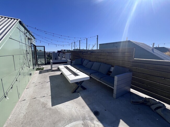 Building Photo - 360 W 300 S