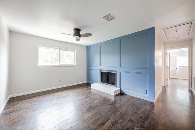 Building Photo - 6215 Portal Dr